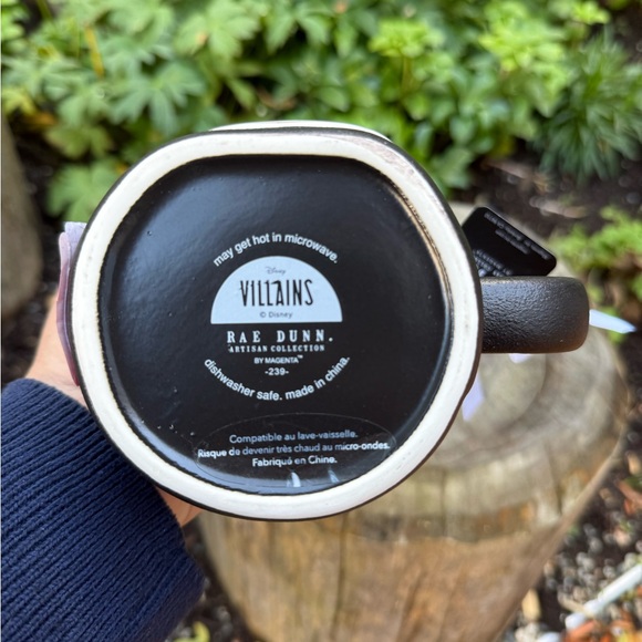 🖤🍎👑 Rae Dunn x Disney Villains Evil Queen Black Mug NWT - Picture 5 of 6
